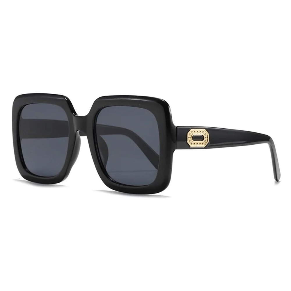 Chic Black Sunglasses
